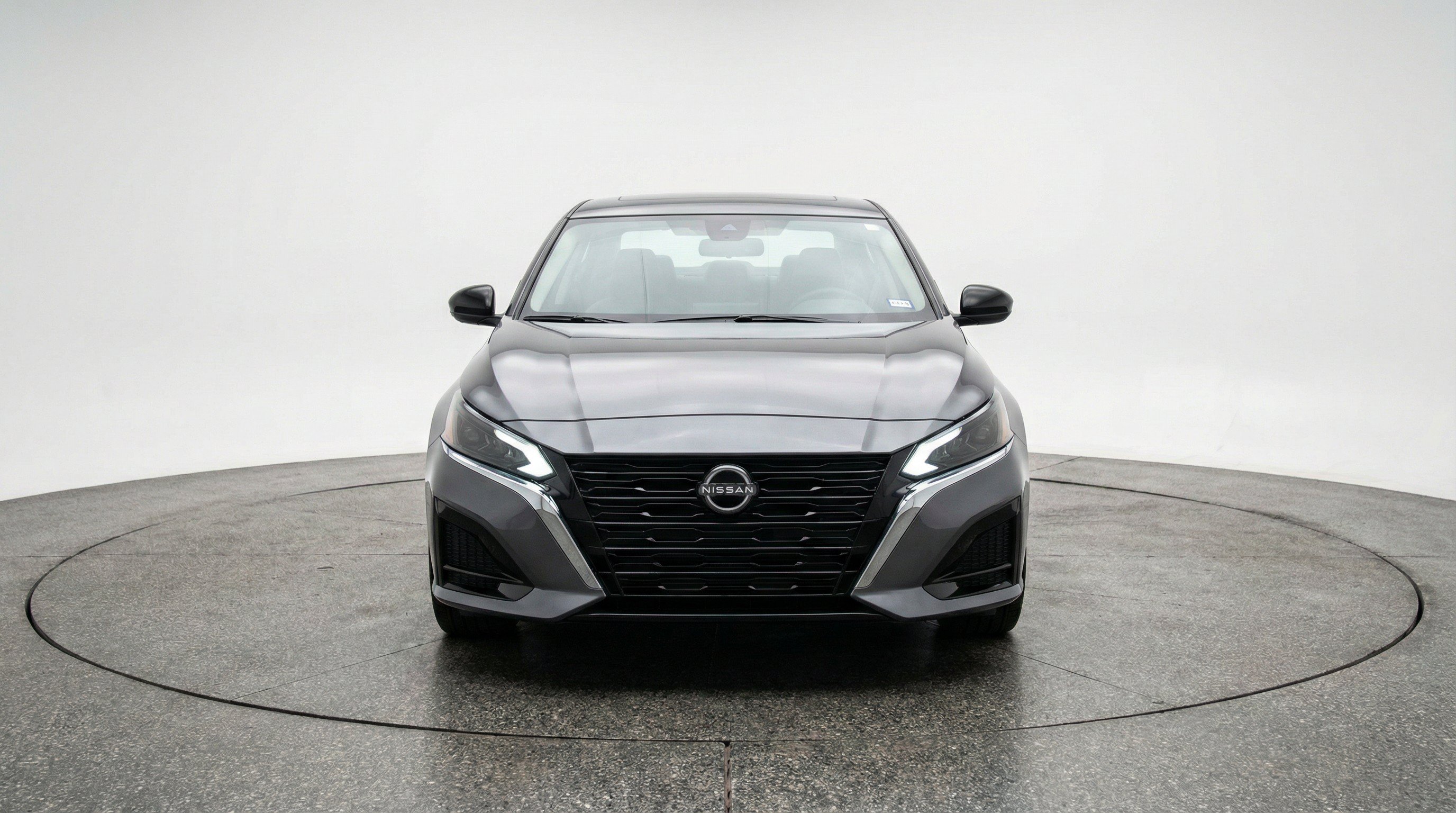Used 2025 Nissan Altima 2.5 SV FWD image 2
