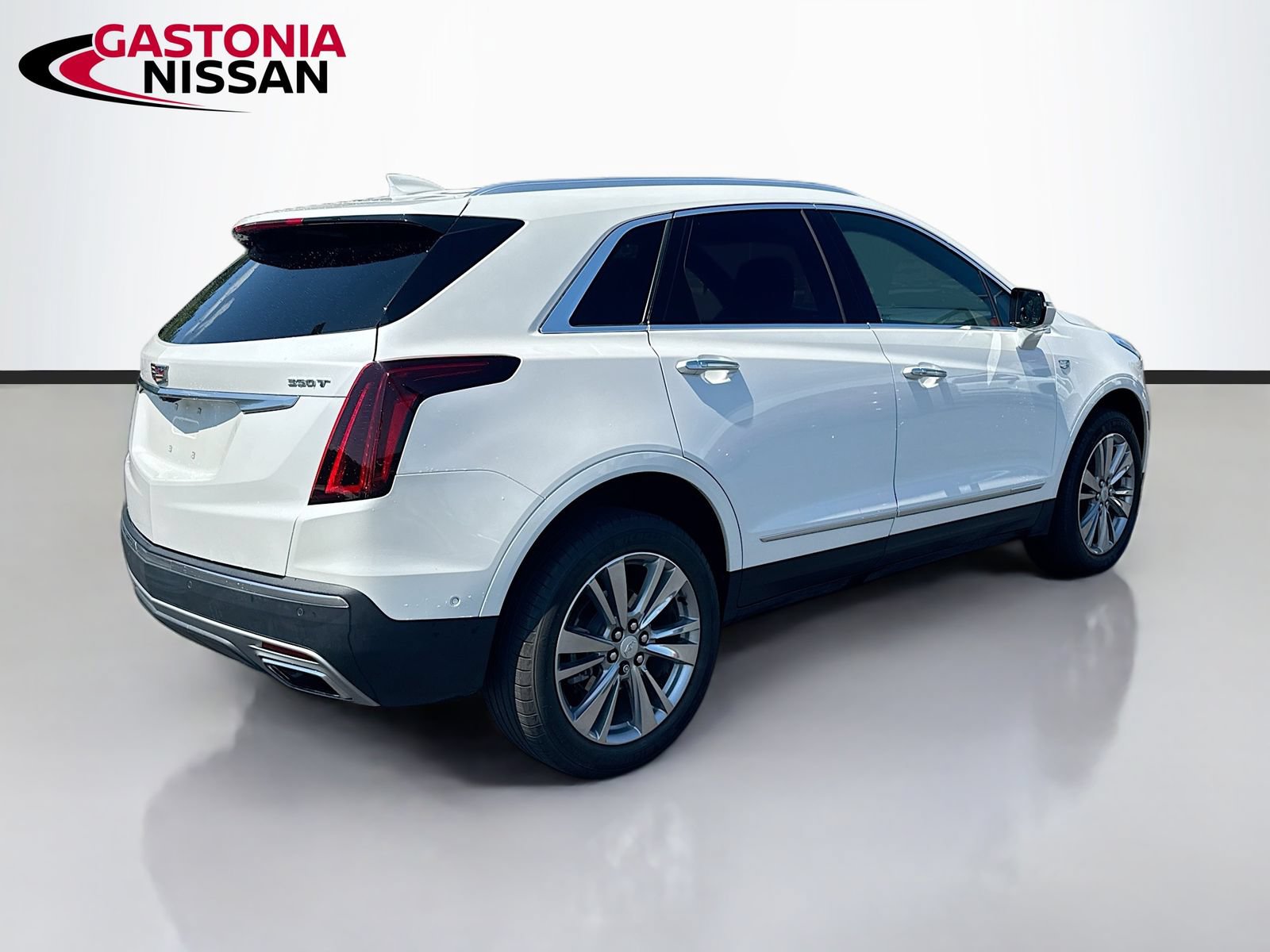 Used 2023 Cadillac XT5 Premium Luxury w/ Technology Package FWD image 9