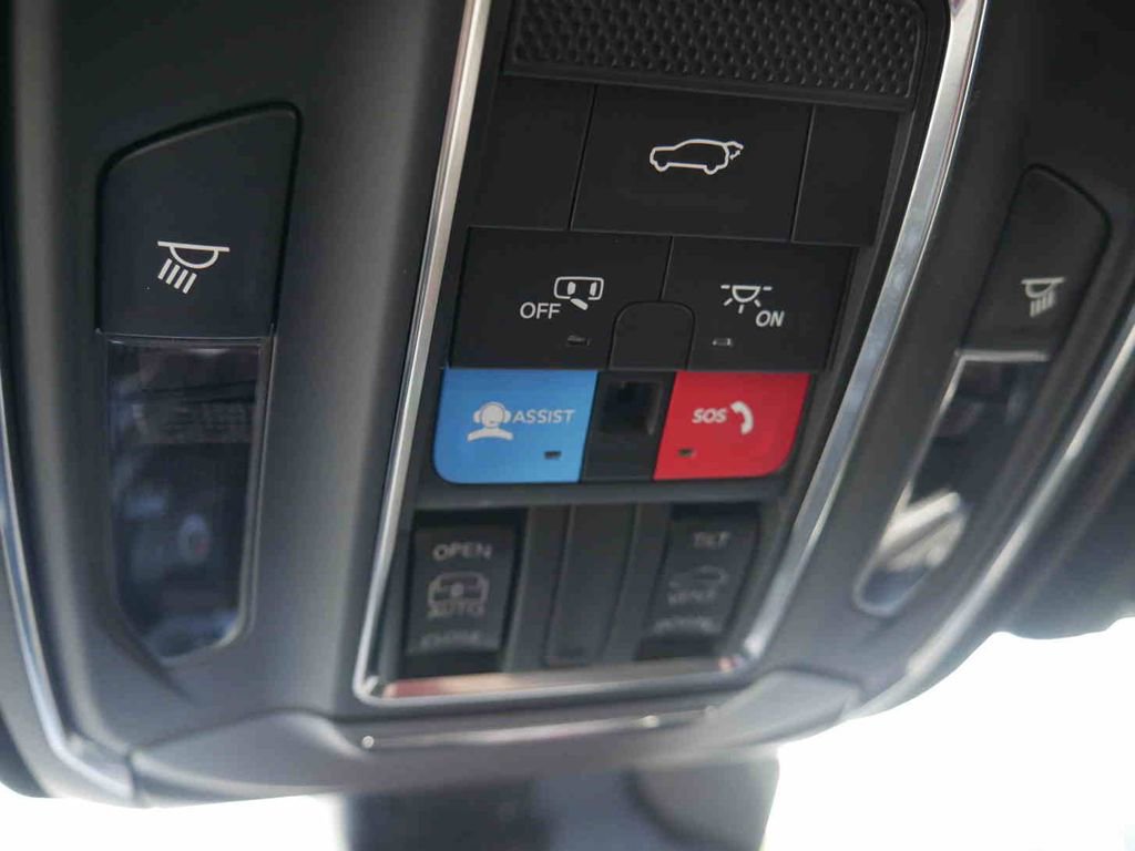 Certified 2025 Jeep Grand Cherokee L Altitude AWD/4WD image 31