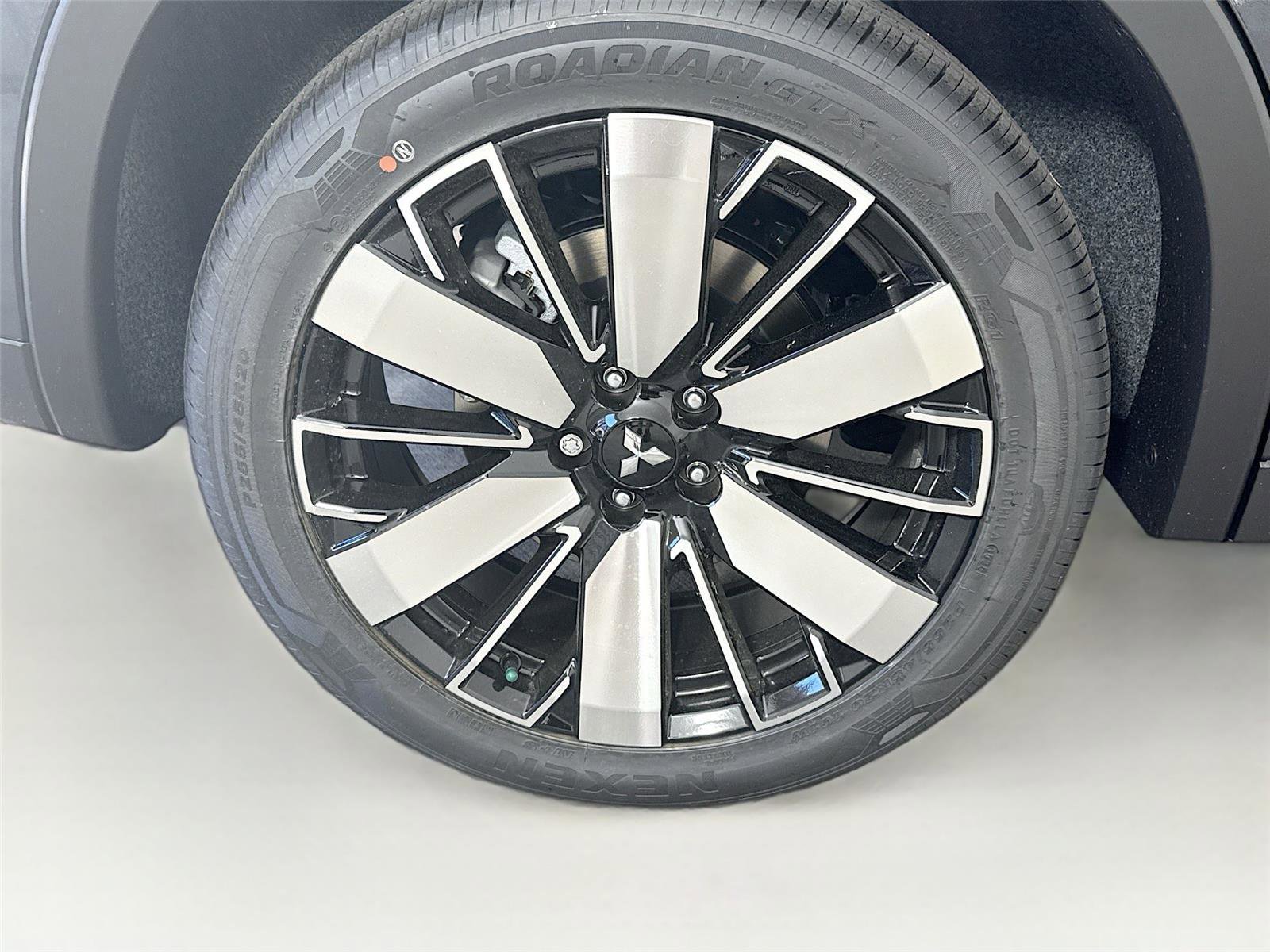 New 2026 Mitsubishi Outlander SE image 32