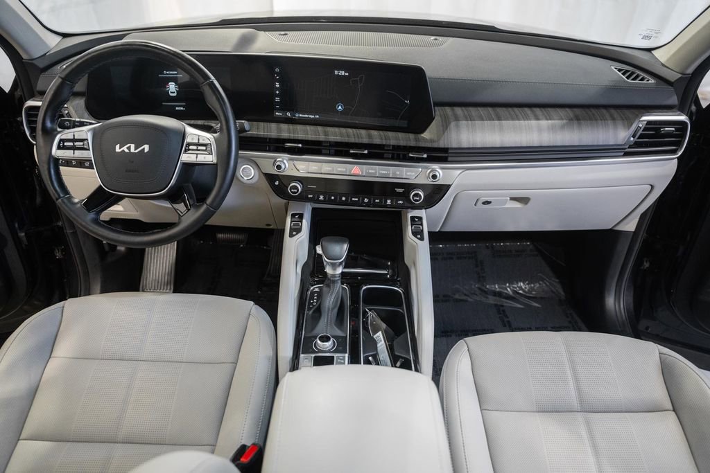 Used 2025 Kia Telluride EX w/ EX Captain's Chair Package AWD/4WD image 19