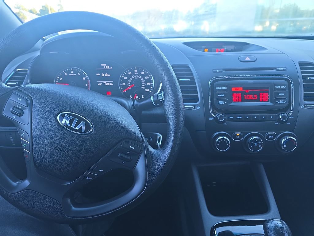 Used 2018 Kia Forte LX image 12