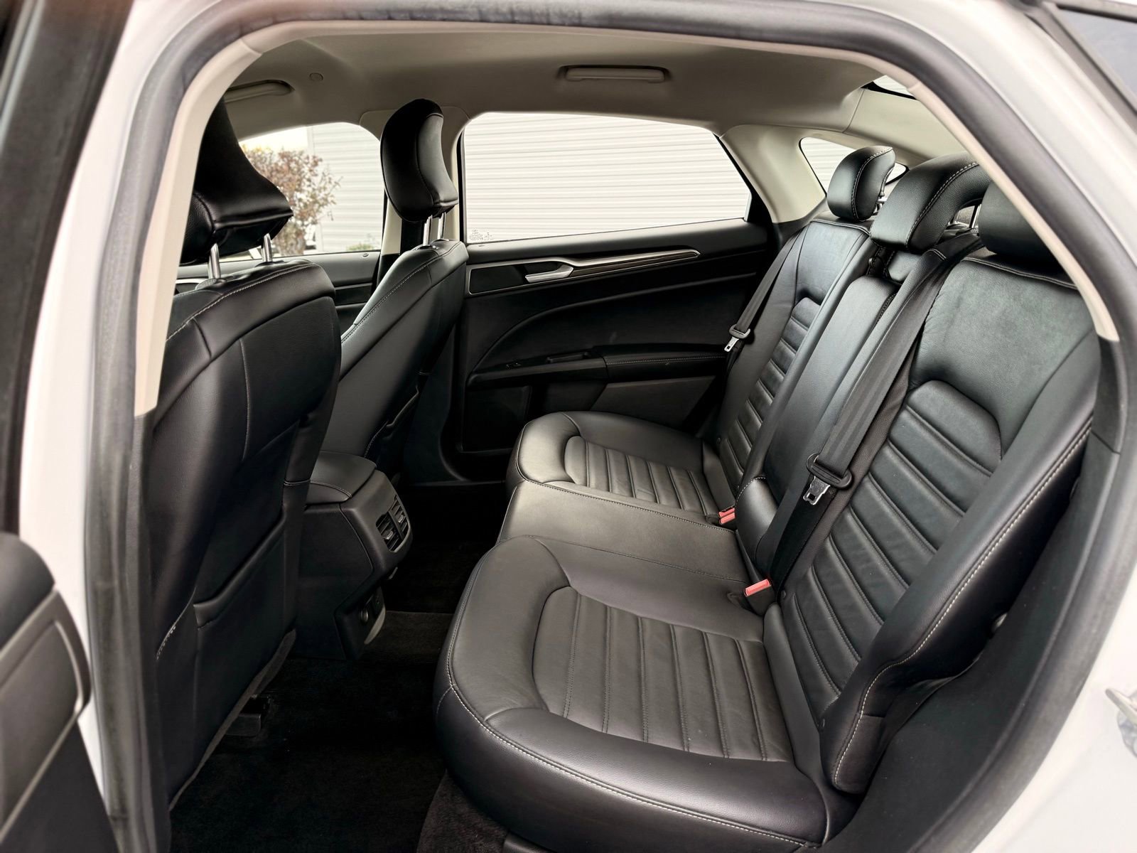 Used 2017 Ford Fusion SE w/ Equipment Group 602A FWD image 13