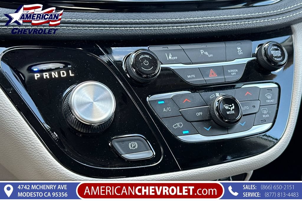 Used 2023 Chrysler Pacifica Touring-L FWD image 28