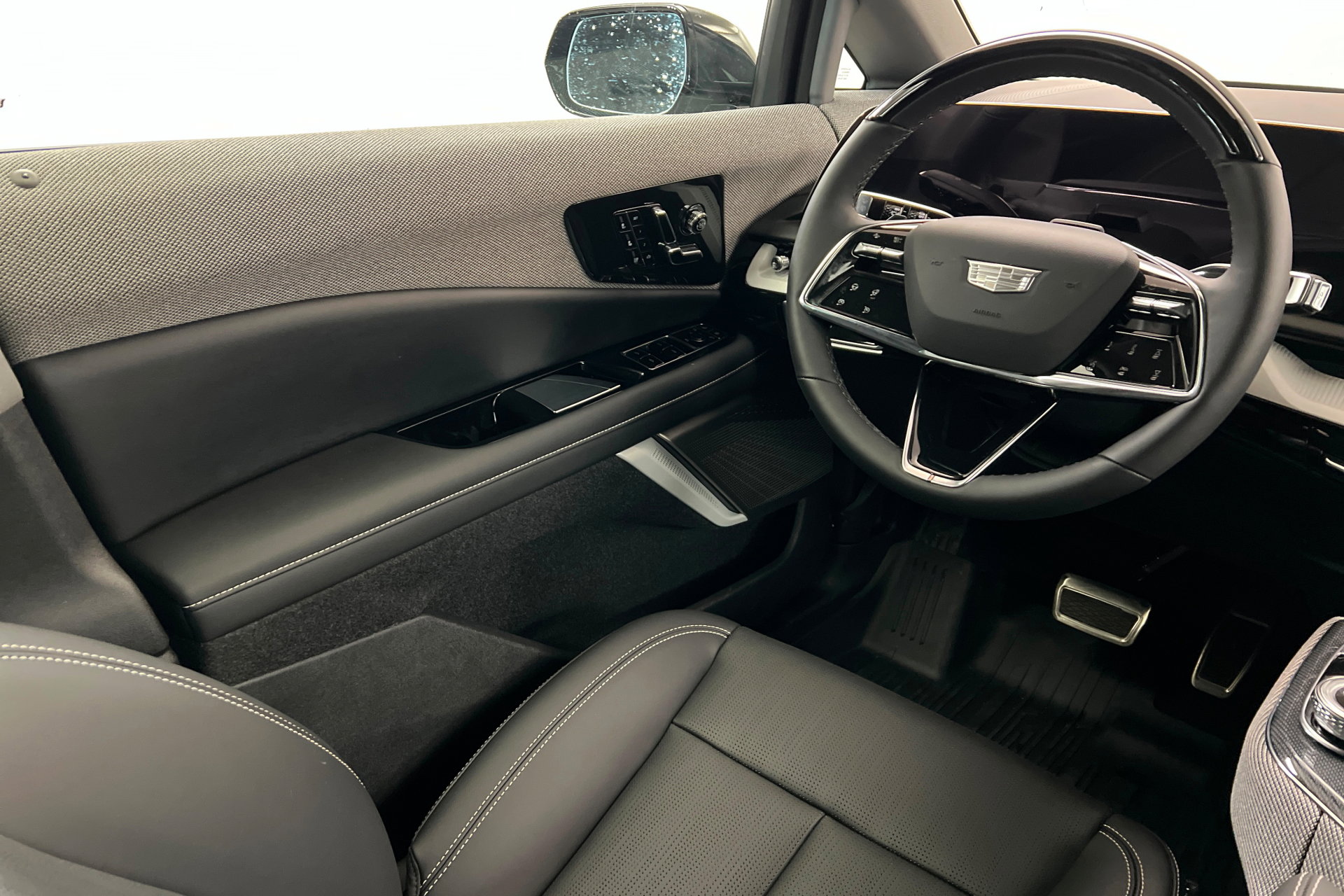 New 2026 Cadillac Optiq Sport 2 w/ LPO, Floor Liner Package AWD/4WD image 12