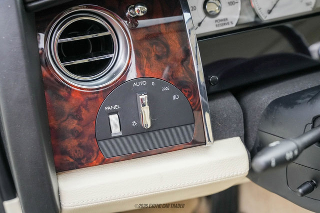 Used 2011 Rolls-Royce Ghost image 28