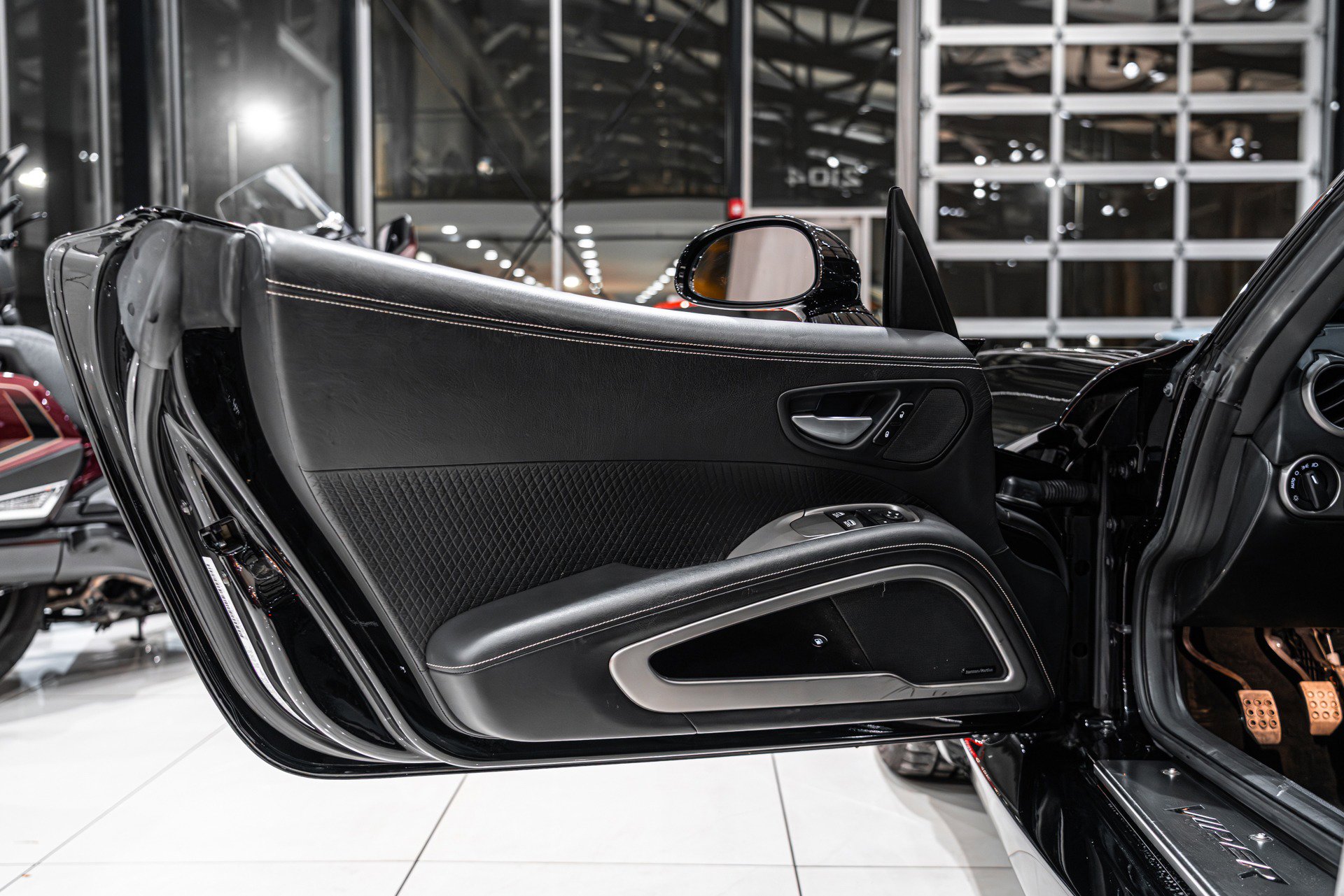 Used 2014 SRT Viper GTS w/ GTS Laguna Interior Package image 25