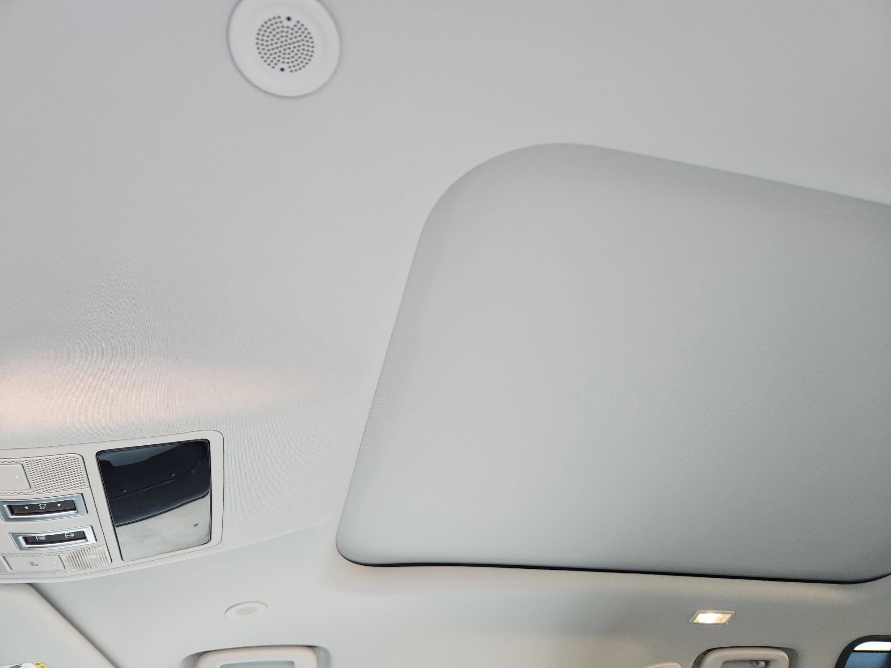 Used 2025 Land Rover Defender 110 X-Dynamic SE image 25