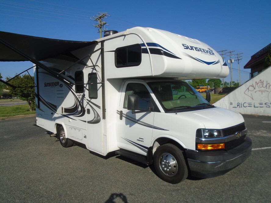 Used 2019 Chevrolet Express 4500 w/ RV Package RWD image 9