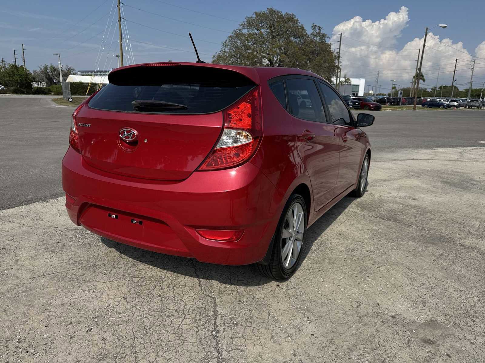 Used 2013 Hyundai Accent SE image 6