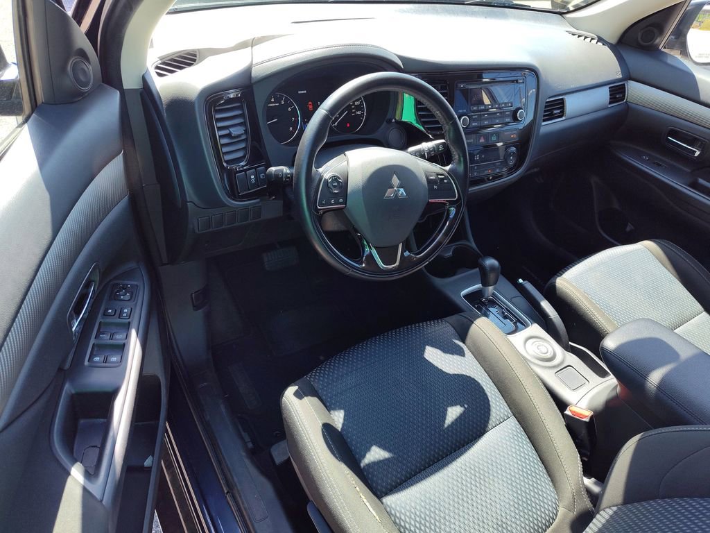 Used 2016 Mitsubishi Outlander AWD image 17