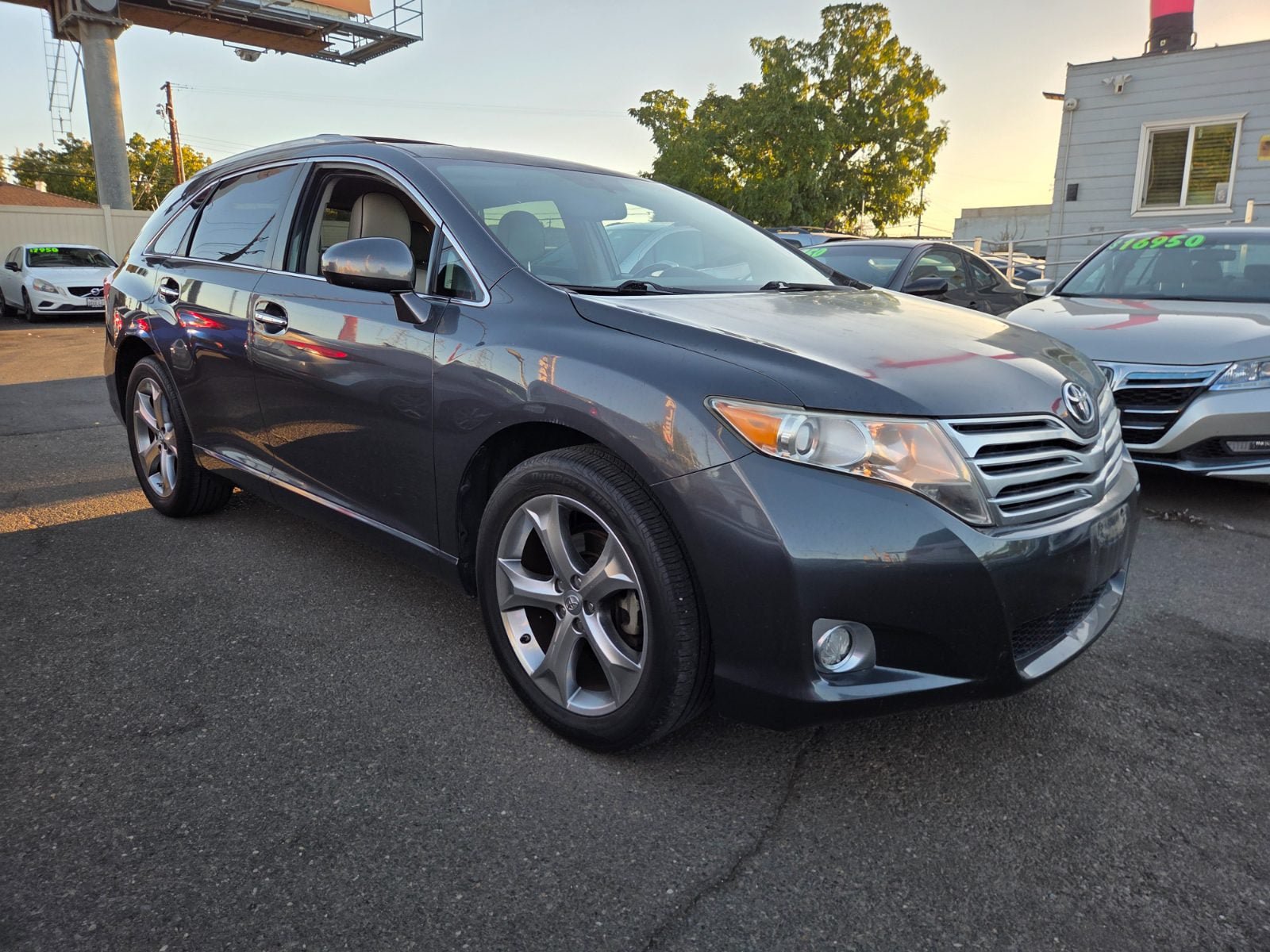 Used 2012 Toyota Venza XLE FWD image 5