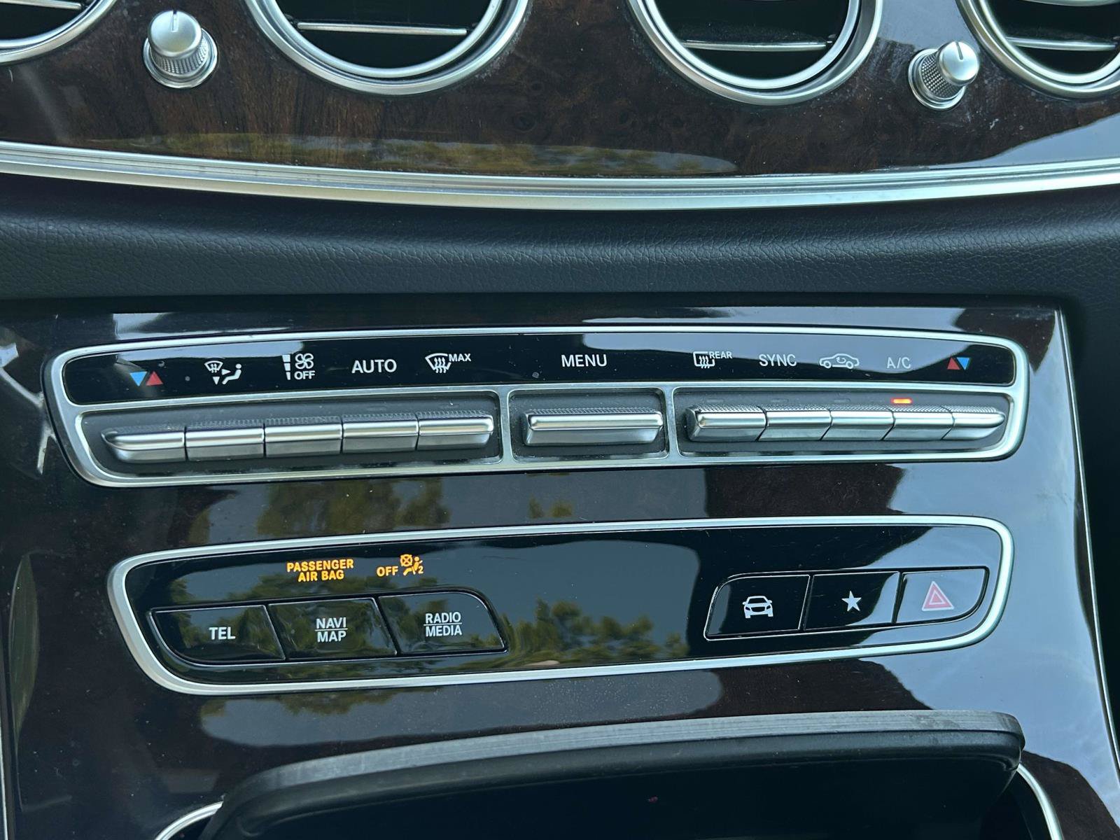 Certified 2023 Mercedes-Benz E 350 4MATIC Sedan w/ Premium Package image 33