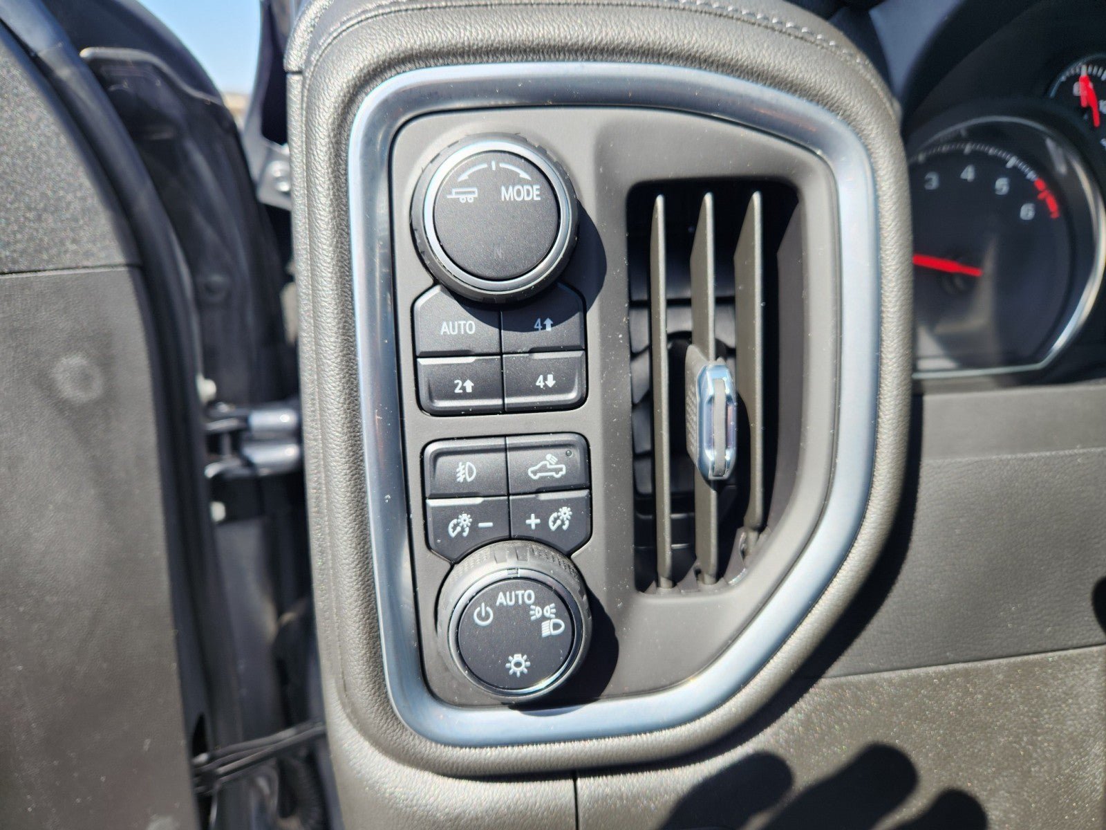 Used 2022 Chevrolet Silverado 1500 RST AWD/4WD image 34