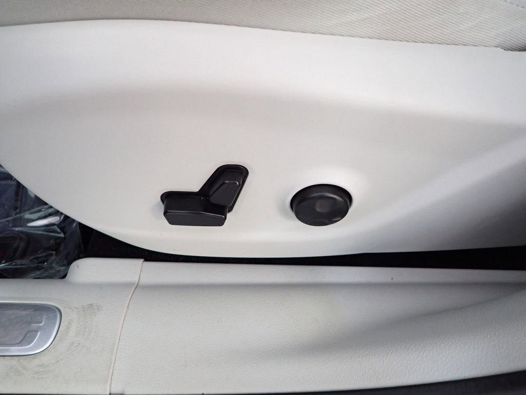 Used 2019 Jeep Cherokee Limited w/ Luxury Group image 28