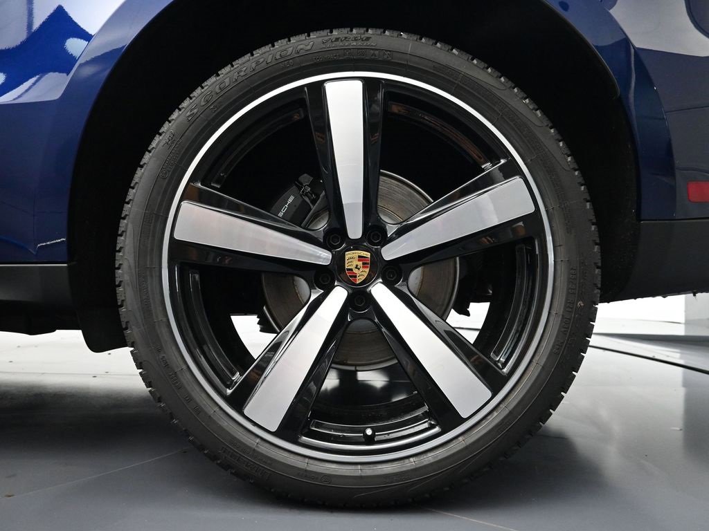 New 2025 Porsche Macan Turbo image 23