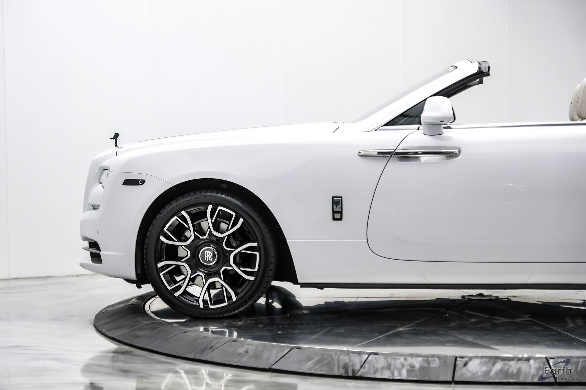 Used 2017 Rolls-Royce Dawn RWD image 11