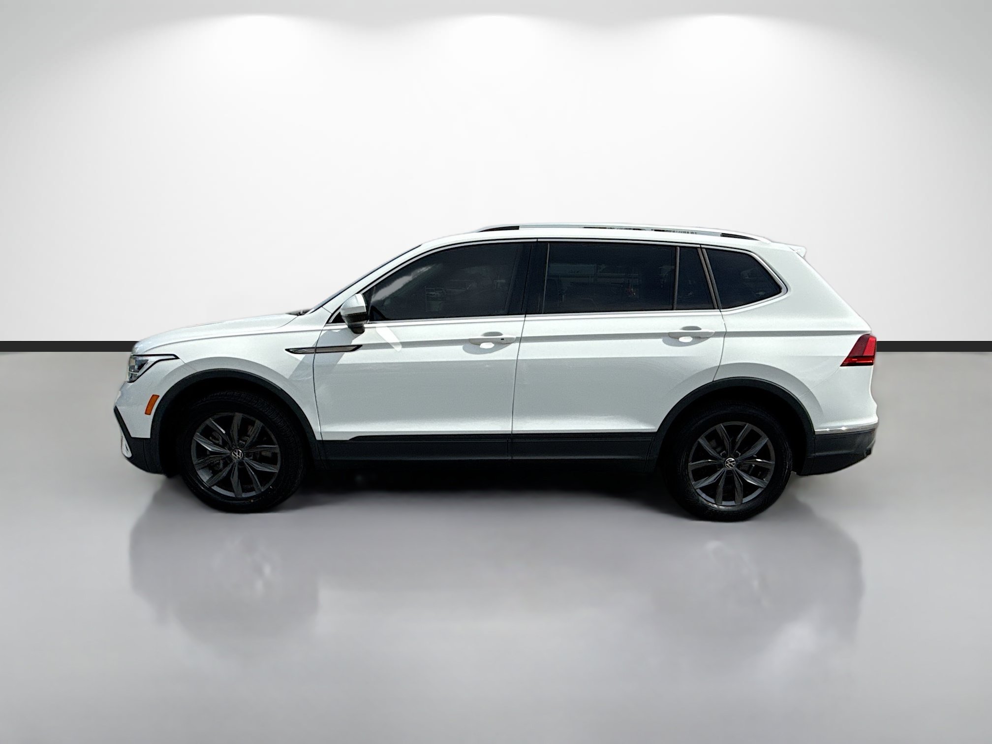Used 2024 Volkswagen Tiguan SE FWD image 6
