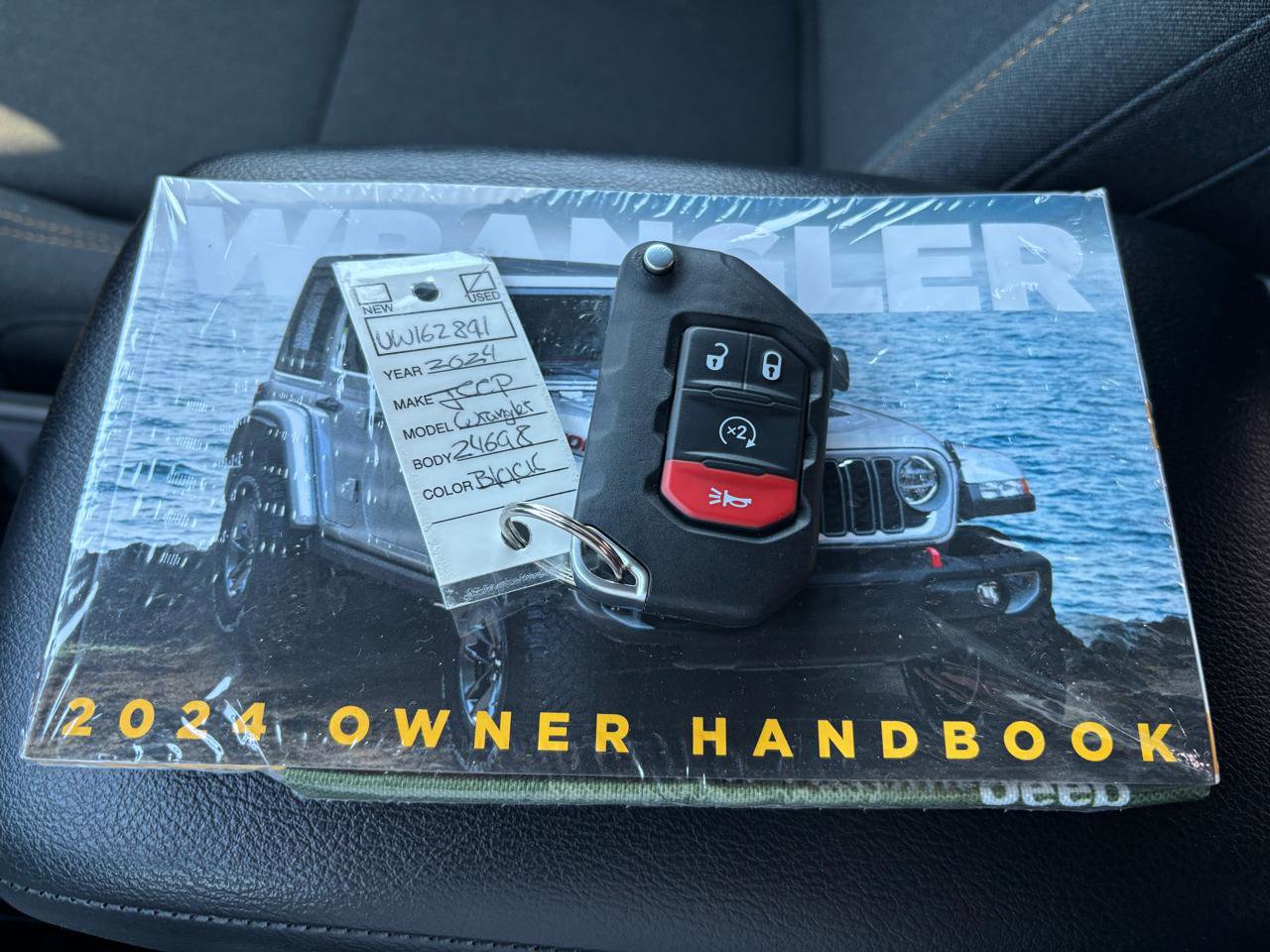 Used 2024 Jeep Wrangler Unlimited AWD/4WD image 32