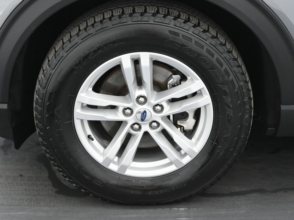 Certified 2022 Ford Explorer XLT w/ Equipment Group 202A image 28