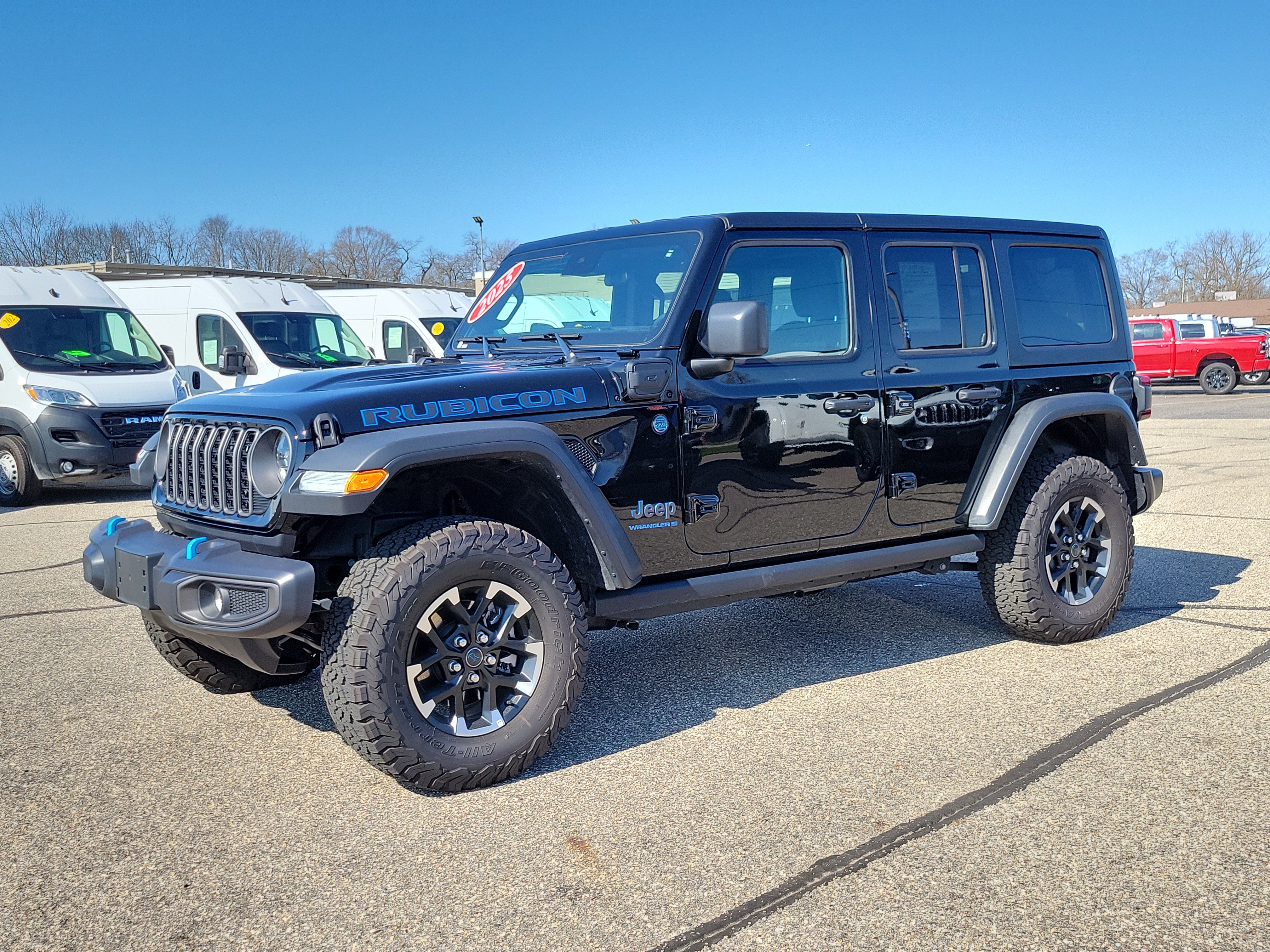 Used 2025 Jeep Wrangler Unlimited Rubicon 4xe w/ Convenience Group AWD/4WD image 2