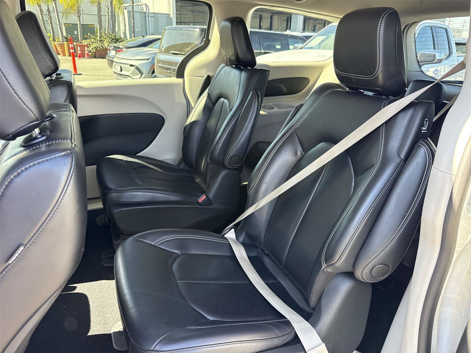 Used 2023 Chrysler Pacifica Touring-L FWD image 22