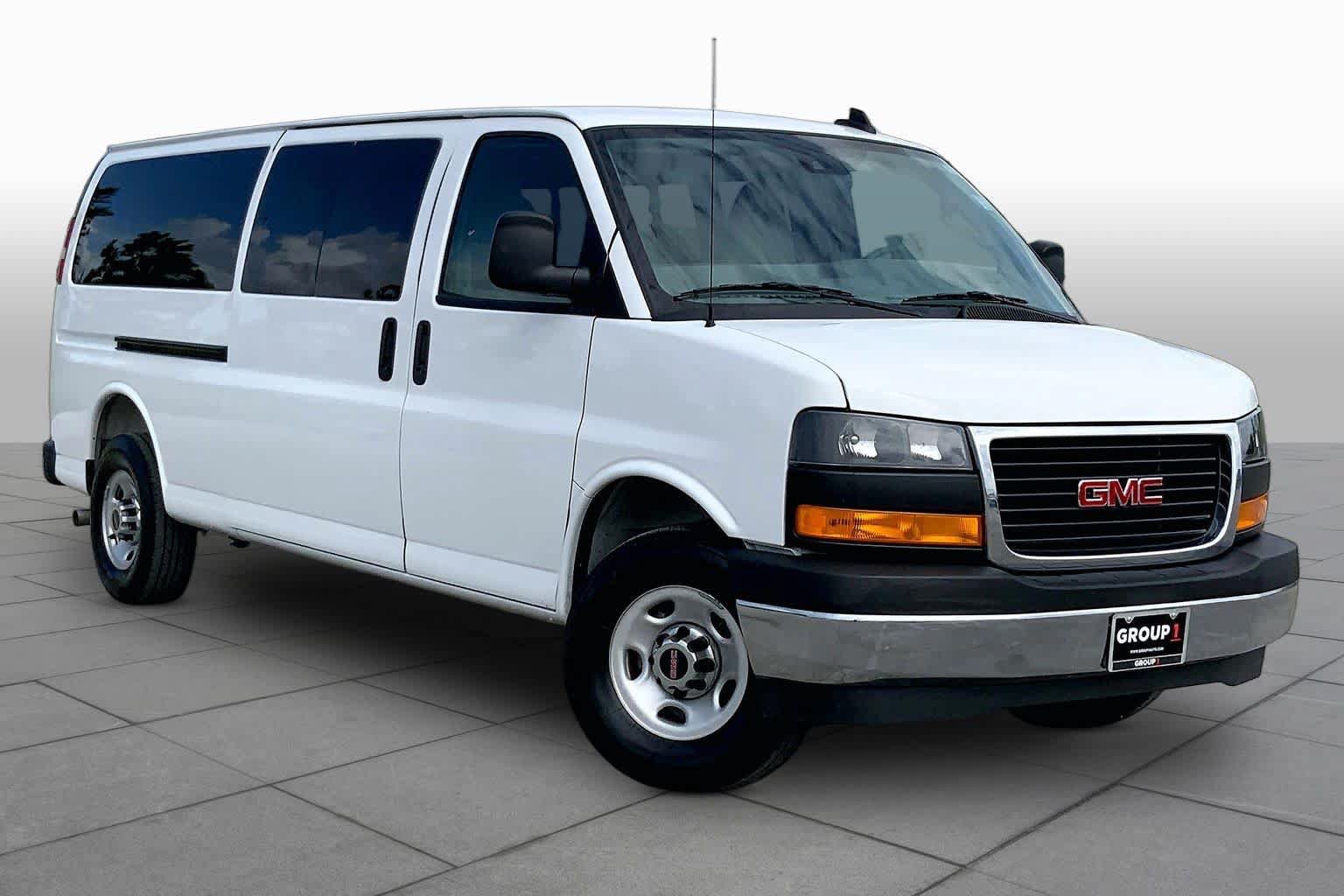 Used 2025 GMC Savana 3500 LT w/ LT Preferred Equipment Group RWD image 3