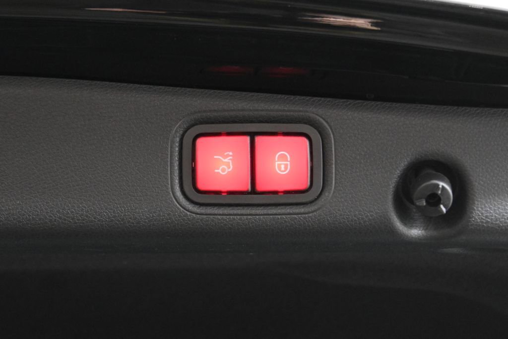 Certified 2021 Mercedes-Benz E 350 4MATIC Sedan image 36