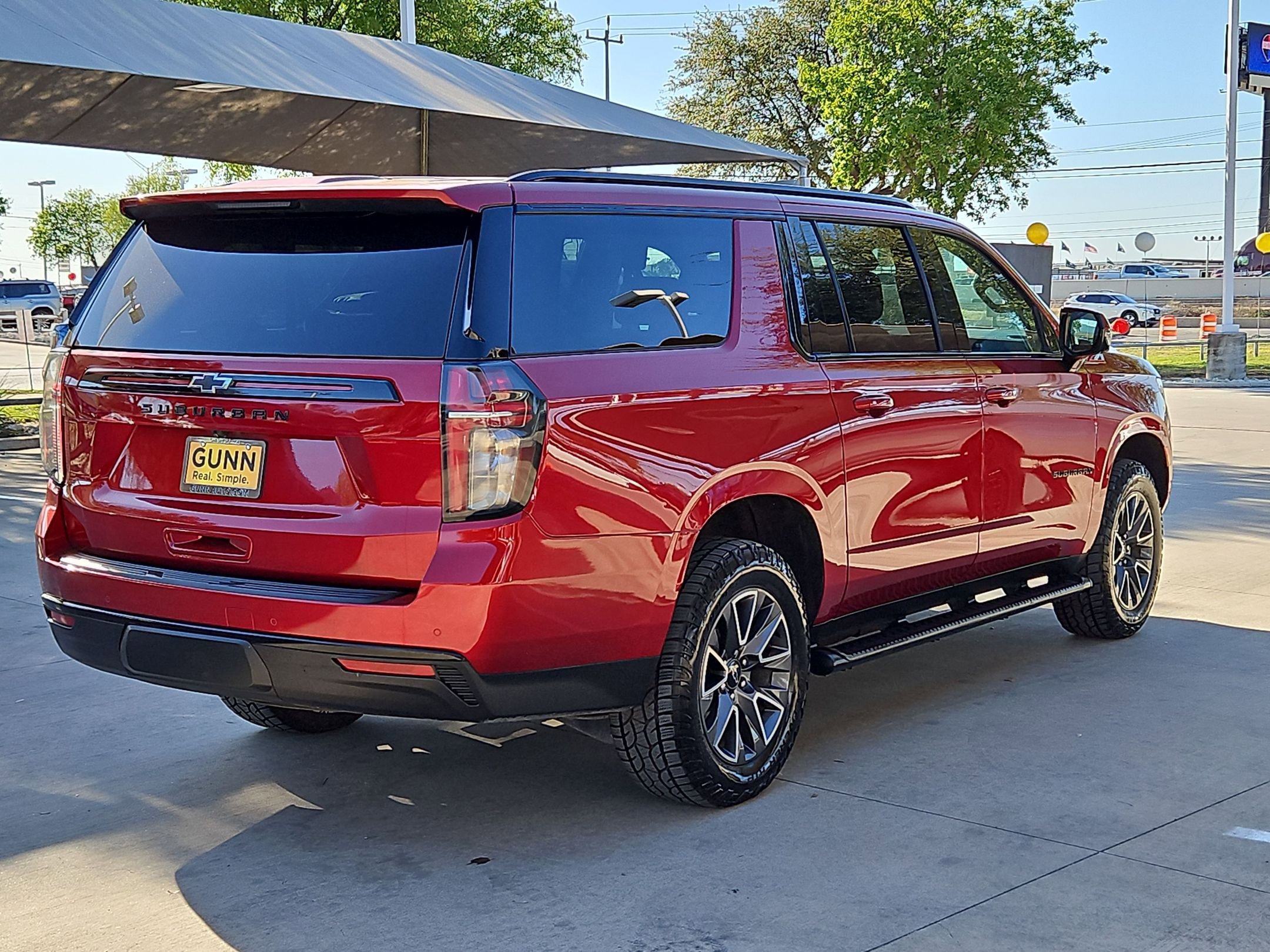 Certified 2024 Chevrolet Suburban Z71 w/ Luxury Package image 3