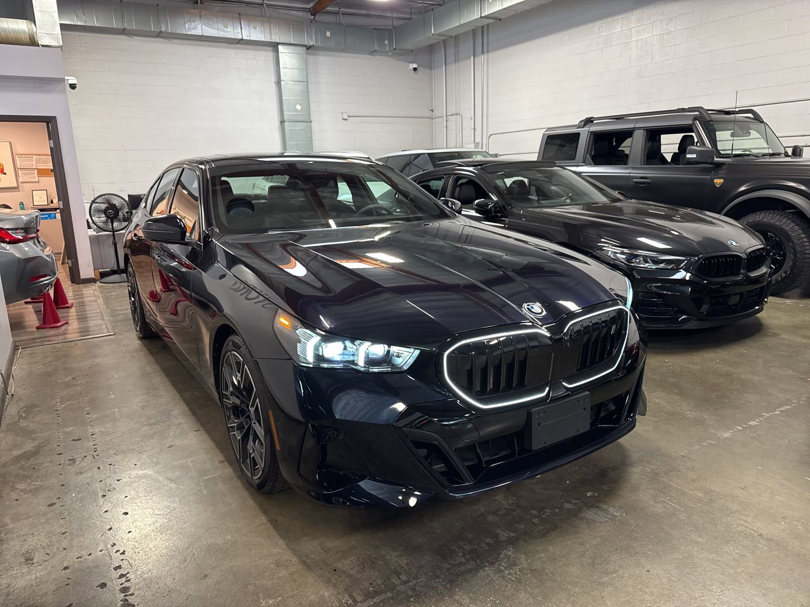 Used 2025 BMW i5 eDrive40i w/ M Sport Package image 3