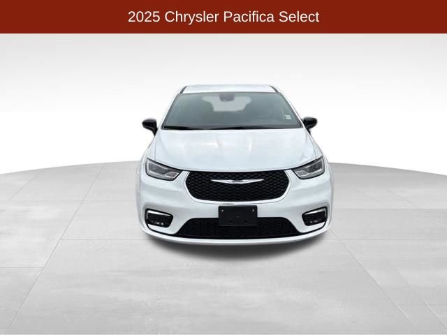 Used 2025 Chrysler Pacifica Select image 2