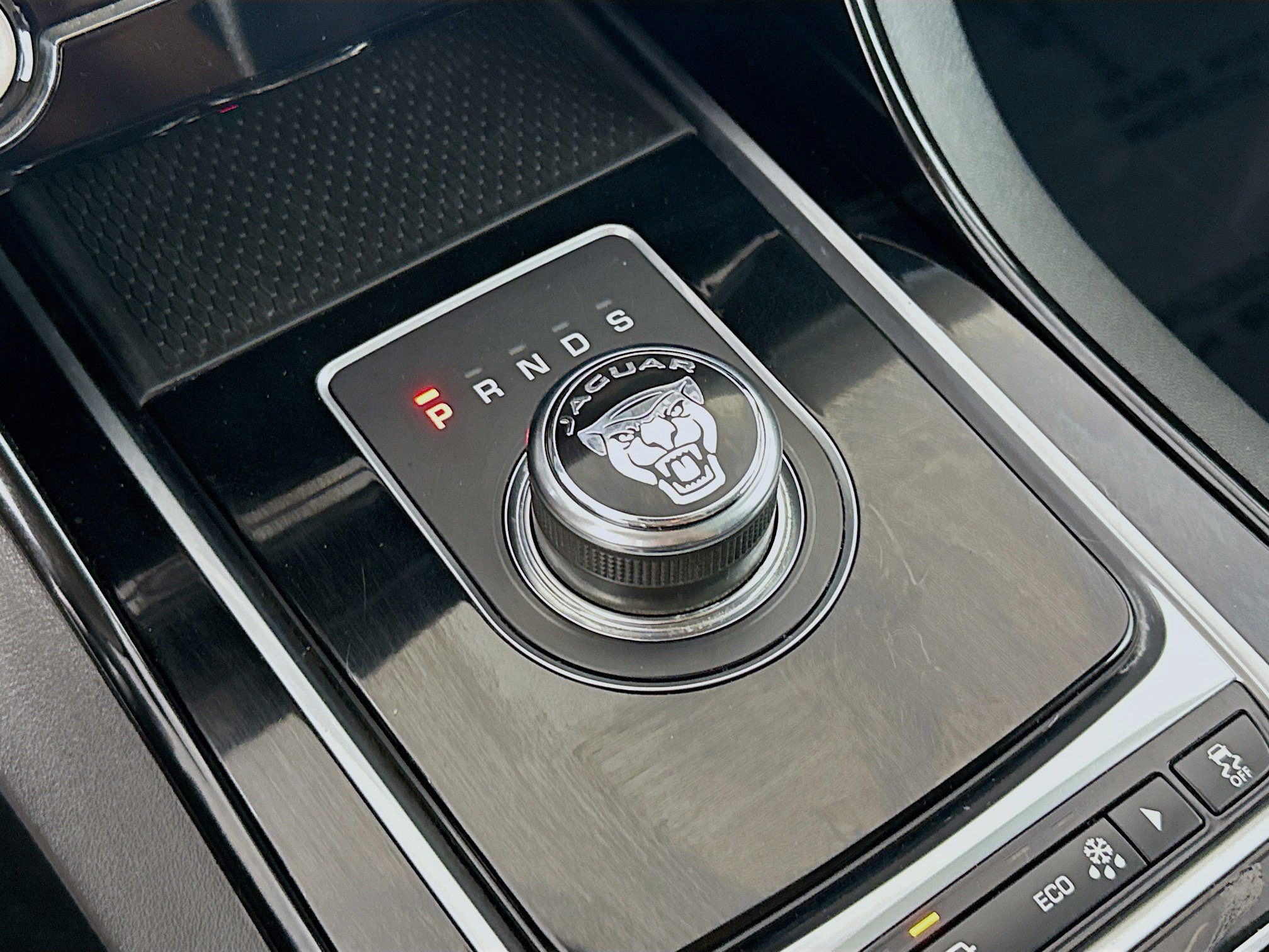 Used 2018 Jaguar XE Premium image 20