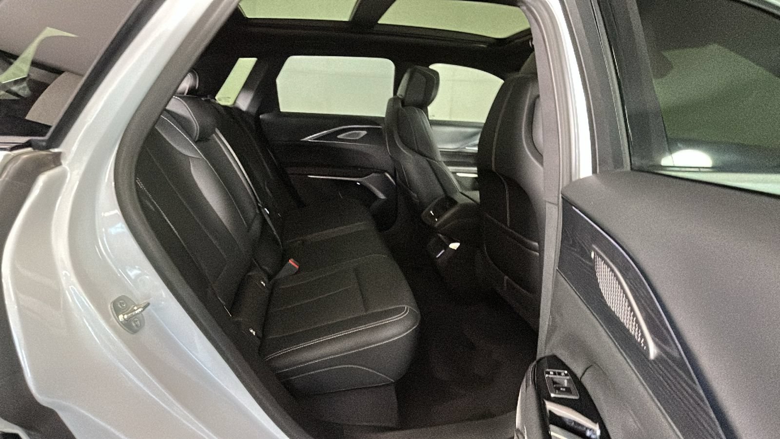 Used 2024 Cadillac Lyriq Sport RWD image 30