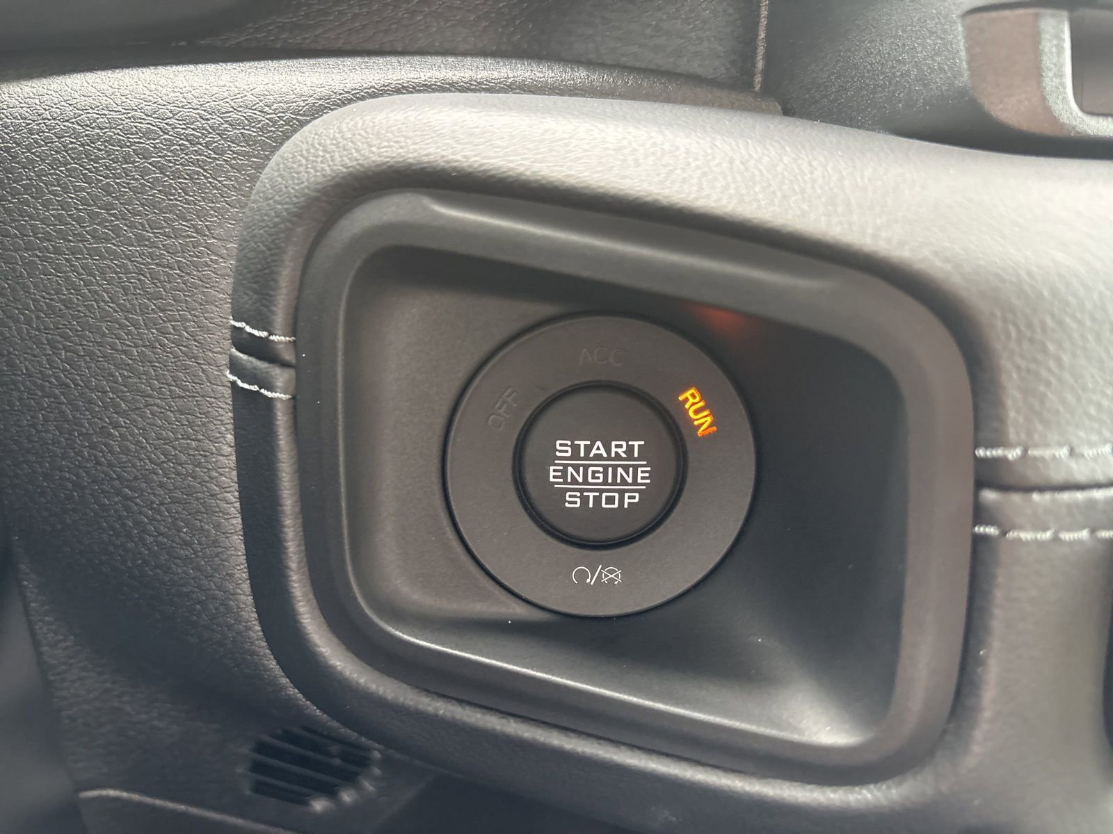 Used 2025 Jeep Gladiator Sport image 30