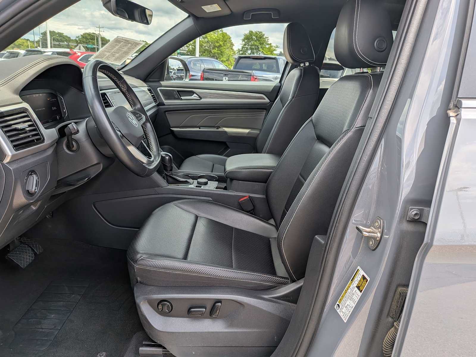 Used 2022 Volkswagen Atlas Cross Sport SE AWD/4WD image 14
