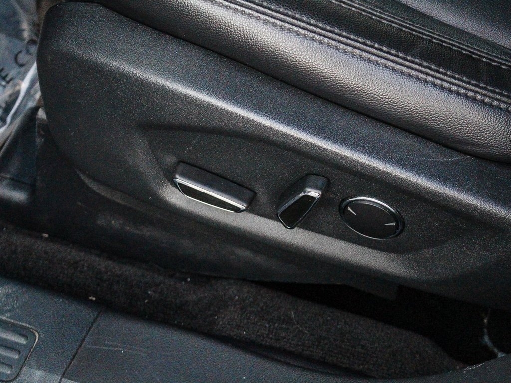 Used 2017 Ford Explorer XLT w/ Equipment Group 202A image 23