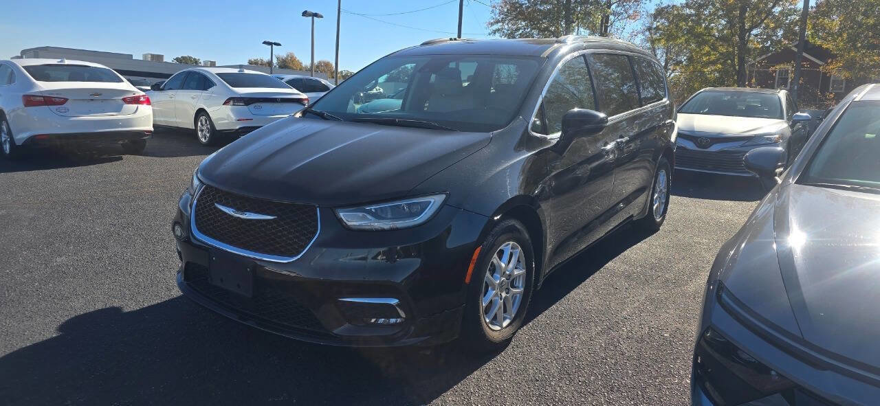 Used 2021 Chrysler Pacifica Touring-L image 1