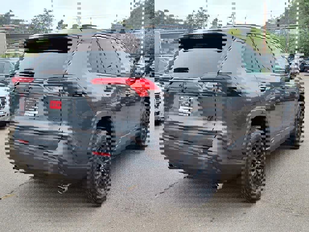 Used 2021 Toyota RAV4 XLE image 5