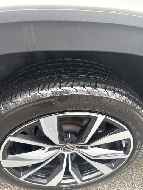 Used 2024 Volkswagen Atlas SEL Premium R-Line image 11