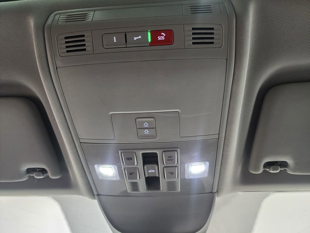 Used 2025 Volkswagen Taos SE image 23