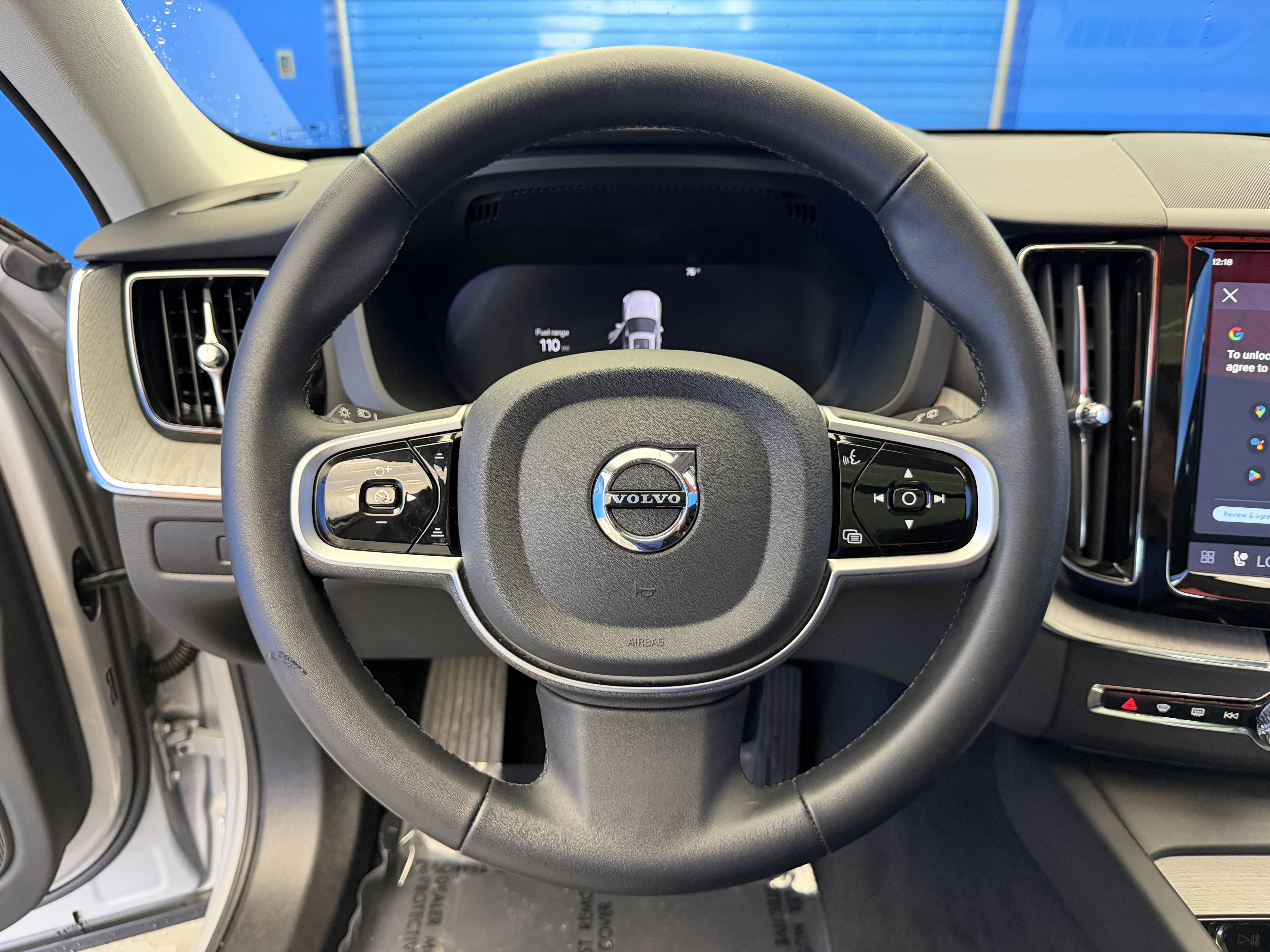 Used 2025 Volvo XC60 B5 Plus AWD/4WD image 14