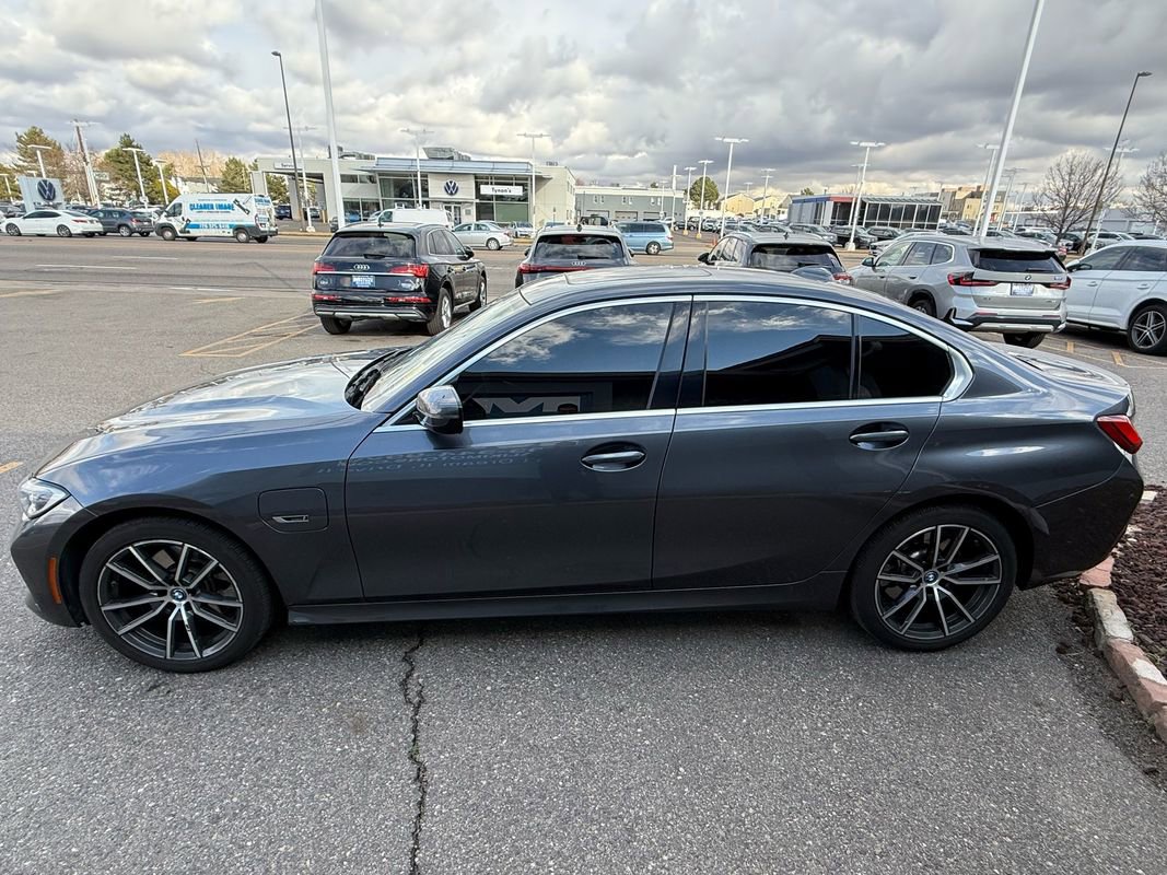 Used 2022 BMW 330e xDrive image 4