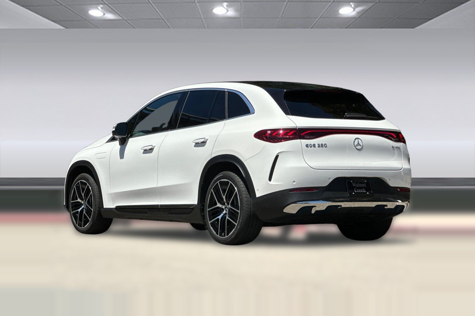 Used 2026 Mercedes-Benz EQE 320 4MATIC SUV image 3