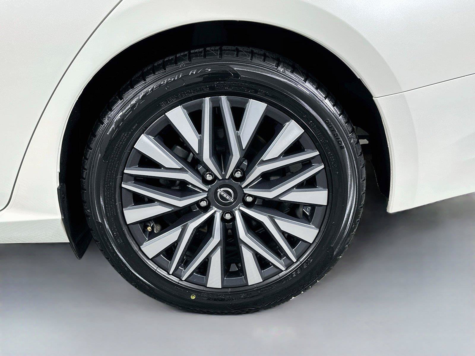 Used 2024 Nissan Altima 2.5 SV FWD image 28
