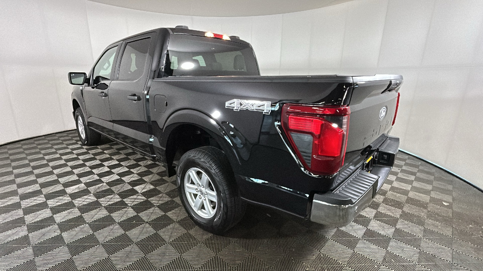 Used 2024 Ford F150 XL w/ Equipment Group 103A High AWD/4WD image 5