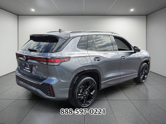 Used 2025 Volkswagen Tiguan SE R-Line AWD/4WD image 5