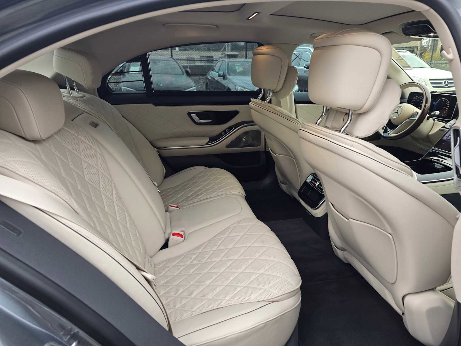 Used 2024 Mercedes-Benz S 580e 4MATIC Sedan image 13
