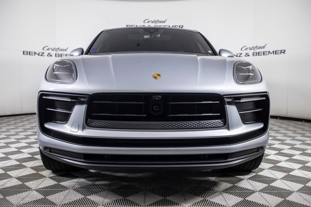 Used 2024 Porsche Macan AWD/4WD image 3