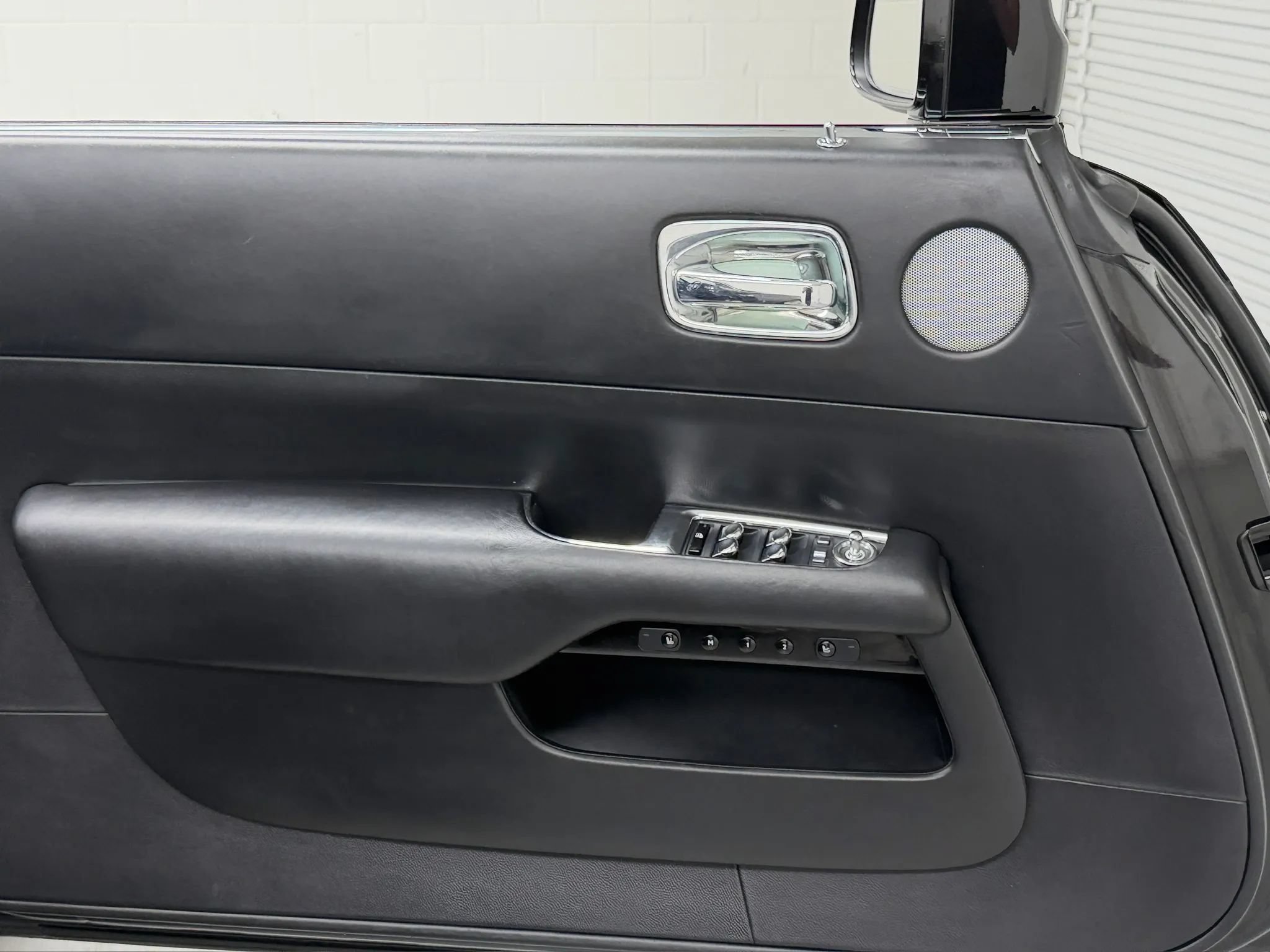Used 2017 Rolls-Royce Dawn RWD image 79