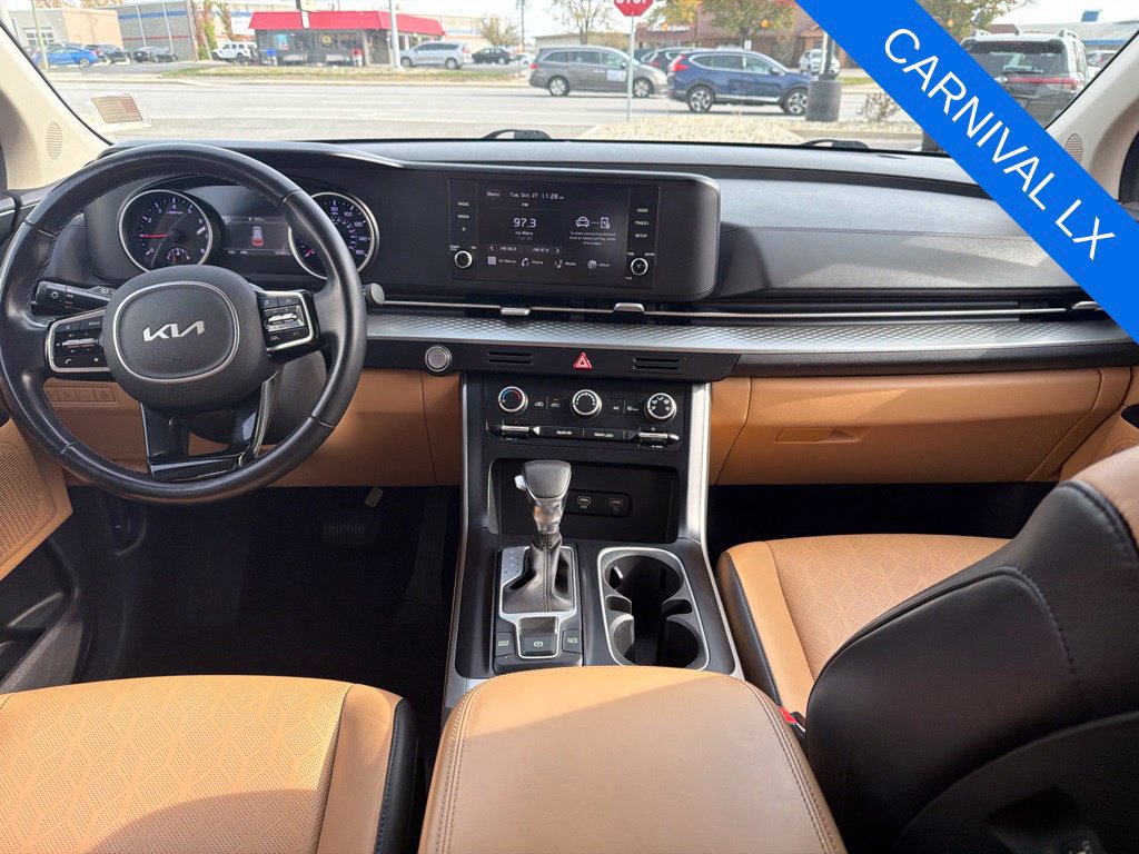 Used 2023 Kia Carnival LX FWD image 25